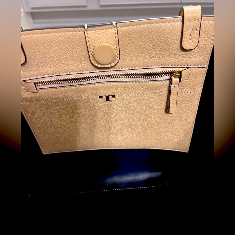 Tory Burch Large Beige Tote. Excellent Condition and comes with duster. - Picture 4 of 5